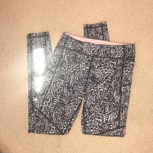 LIKE NEW IVIVVA LEGGINGS WITH POCKETS Size 14 girl